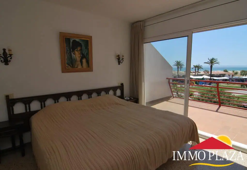 RESERVED: Apartment in 1st line of sea with a large terrace overlooking the sea with storage, in the center of Empuriabrava – Costa Brava – photo 5