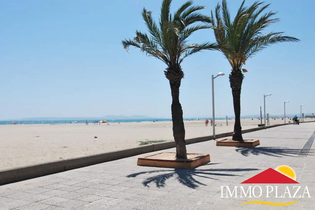 RESERVED: Apartment in 1st line of sea with a large terrace overlooking the sea with storage, in the center of Empuriabrava – Costa Brava – photo 6
