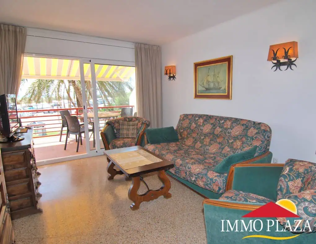 24052016102603_5375_IPA110 RESERVED: Apartment in 1st line of sea with a large terrace overlooking the sea with storage, in the center of Empuriabrava – Costa Brava – photo 2