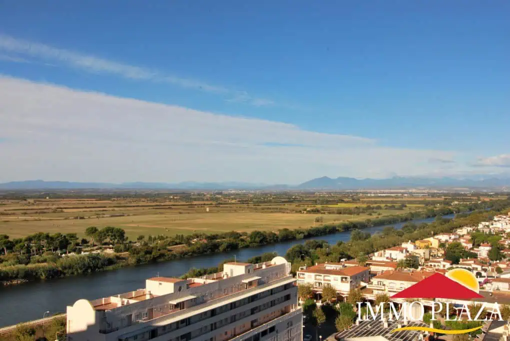 Fully renovated studio in first line of the sea, ideal as a pied-a-terre – Empuriabrava – Costa Brava North – Spain – photo 6