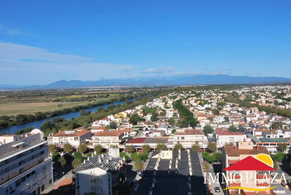 Fully renovated studio in first line of the sea, ideal as a pied-a-terre – Empuriabrava – Costa Brava North – Spain – photo 2