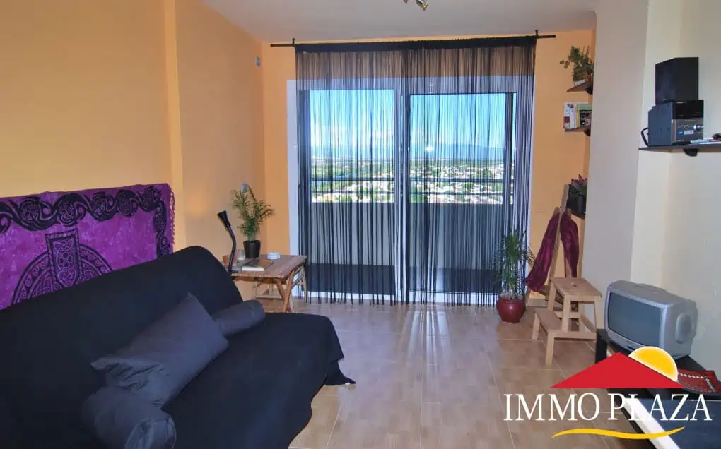 Fully renovated studio in first line of the sea, ideal as a pied-a-terre – Empuriabrava – Costa Brava North – Spain – photo 4