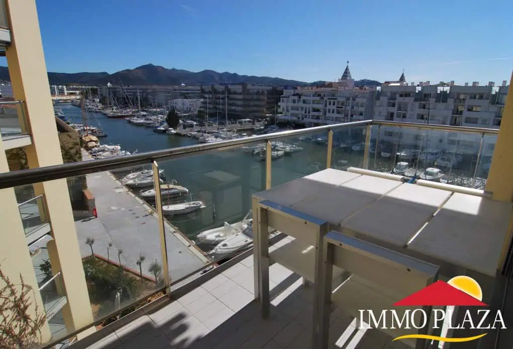 Modern apartment with pool, private parking and beautiful views of the sea, the mountains and the canal, in the Bay of Roses – Catalonia – photo 3