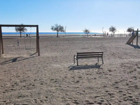 Sea view apartment with 2 bedrooms, a large terrace and private parking in Empuriabrava – Costa Brava