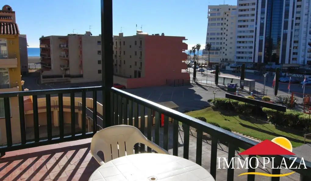 Sea view apartment with 2 bedrooms, a large terrace and private parking in Empuriabrava – Costa Brava – photo 3