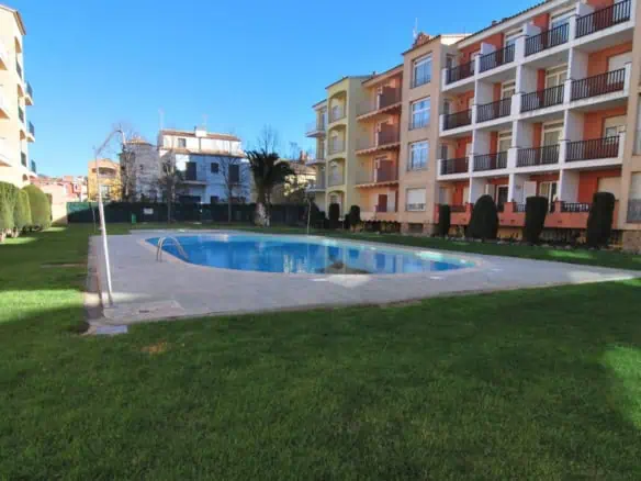 Apartment 2 mns walk from the beach with community swimming pools, terrace – Empuriabrava – Catalonia