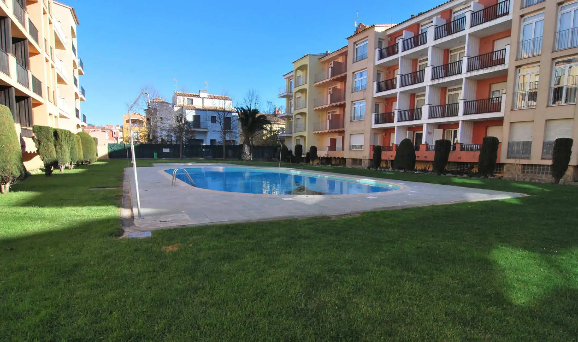 24112015160036_158 Apartment 2 mns walk from the beach with community swimming pools, terrace – Empuriabrava – Catalonia