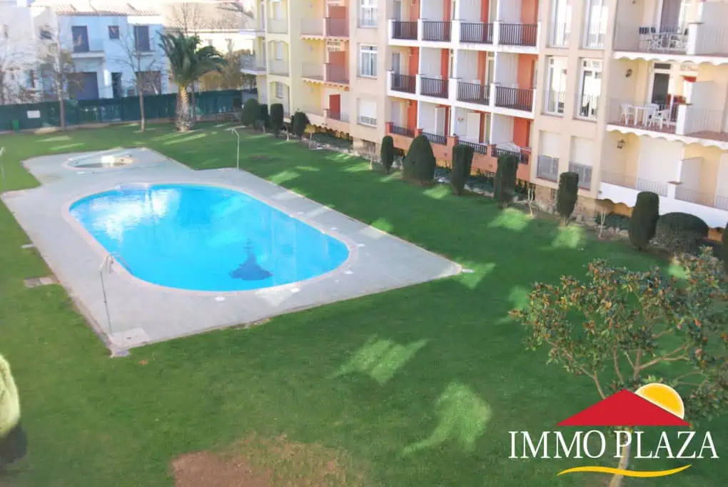 Apartment 2 mns walk from the beach with community swimming pools, terrace – Empuriabrava – Catalonia – photo 4