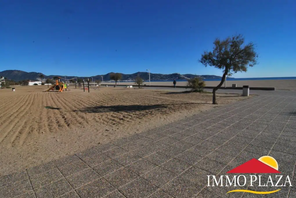 Apartment 2 mns walk from the beach with community swimming pools, terrace – Empuriabrava – Catalonia – photo 5