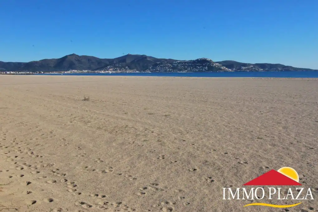 Apartment with 2 bedrooms, swimming pools and private parking 100 meters from the beach of Empuriabrava – Catalonia – photo 6