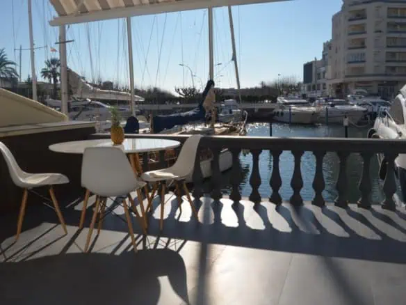 Duplex in a residence of high standing with 3 bedrooms and sailboat mooring of 20x5m – Empuriabrava – Costa Brava