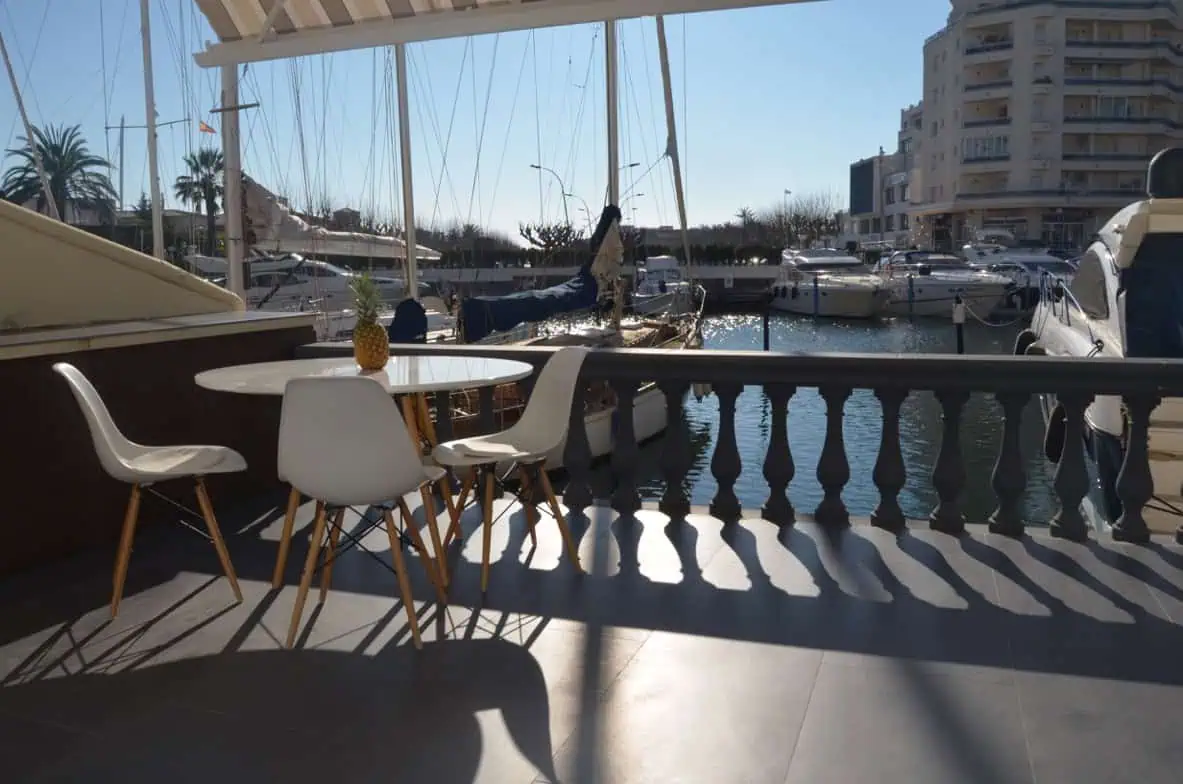 25022016170416_178 Duplex in a residence of high standing with 3 bedrooms and sailboat mooring of 20x5m – Empuriabrava – Costa Brava