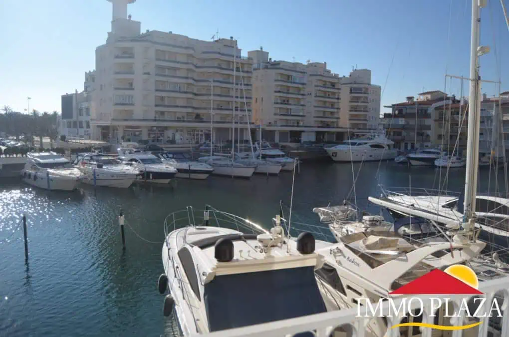 Duplex in a residence of high standing with 3 bedrooms and sailboat mooring of 20x5m – Empuriabrava – Costa Brava – photo 3