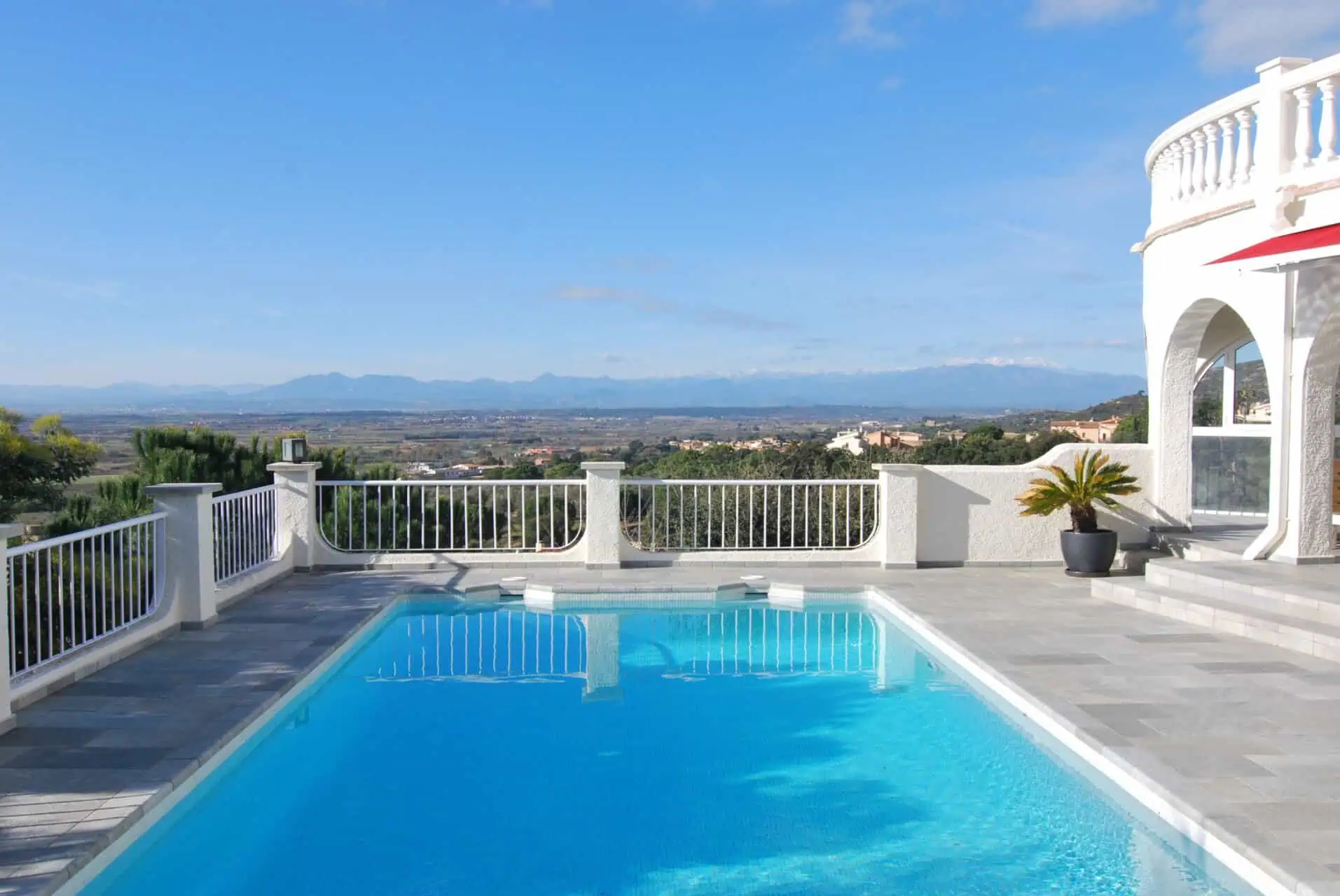 Stunning villa with 4 (5) bedrooms, swimming pool and panoramic views, Palau Saverdera – Costa Brava