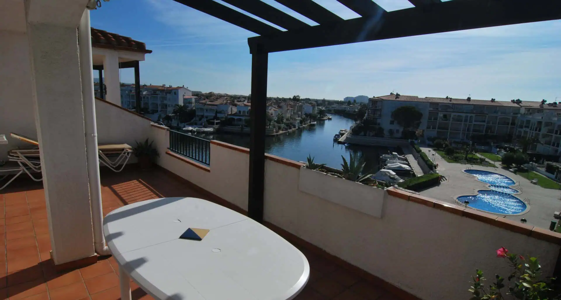 25032021101558_57 Beautiful apartment with stunning view of Lake San Maurici Empuriabrava, southern exposure
