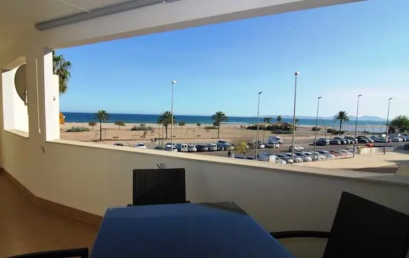 Spacious apartment in first sea line in Ampuriabrava with two large terraces and sea views, parking space optional – Bay of Roses