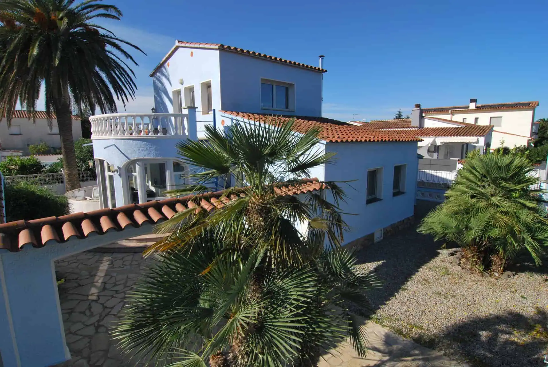 25032021112637_67 Beautiful and spacious villa in a quiet residential area with pool, south facing in Empuriabrava
