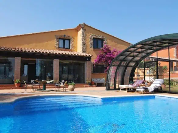 Lovely villa with covered pool and 2 golf shares in the first line of Golf Club Peralada – Catalonia – Spain