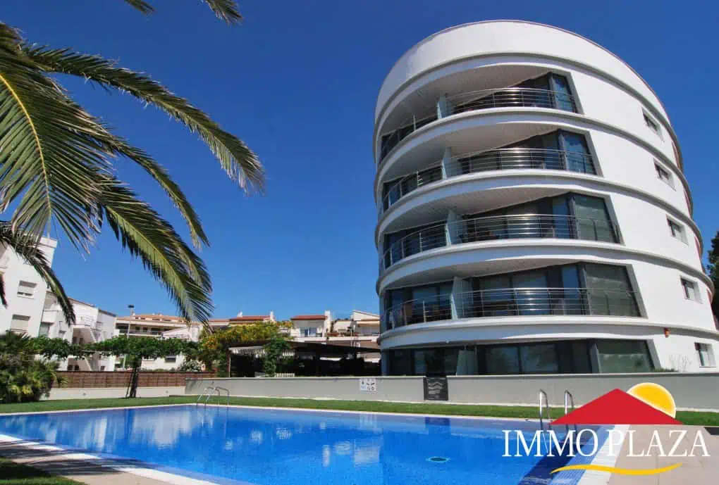 Beautiful luxury apartment in the second line with a private parking – Rosas “Salata” Costa Brava – photo 2