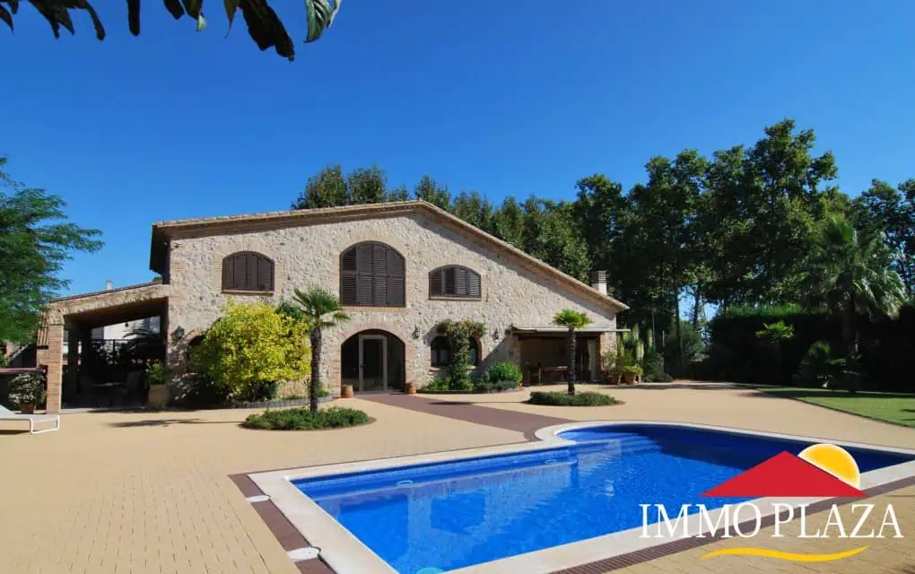Typical Catalán masia-villa (2004) with large pool and beautiful garden in Torroella de Fluvia – Costa Brava – photo 6