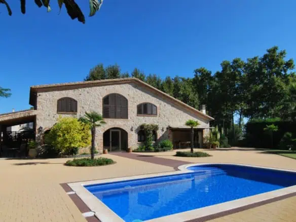 Typical Catalán masia-villa (2004) with large pool and beautiful garden in Torroella de Fluvia – Costa Brava