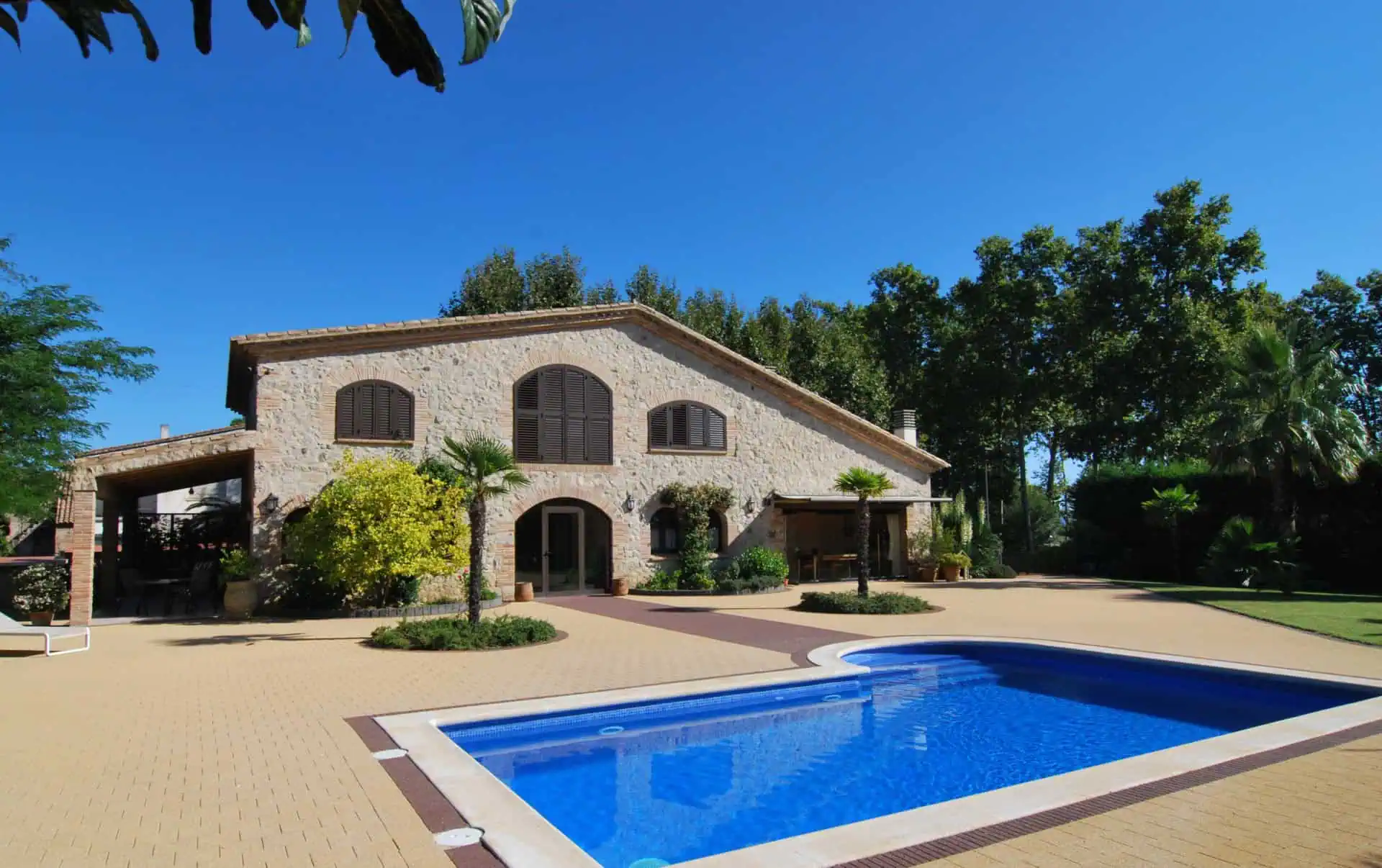 Typical Catalán masia-villa (2004) with large pool and beautiful garden in Torroella de Fluvia – Costa Brava