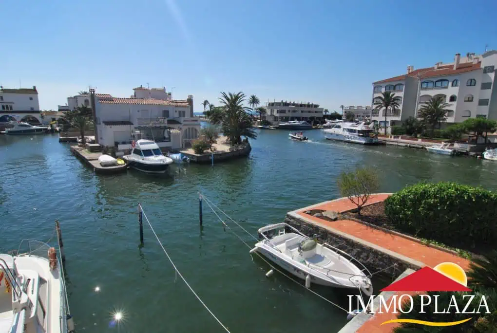 Atique-duplex with sea vieuws, overlooking the canals of the Marina Empuriabrava and the Bay of Rosas – Costa Brava – photo 2