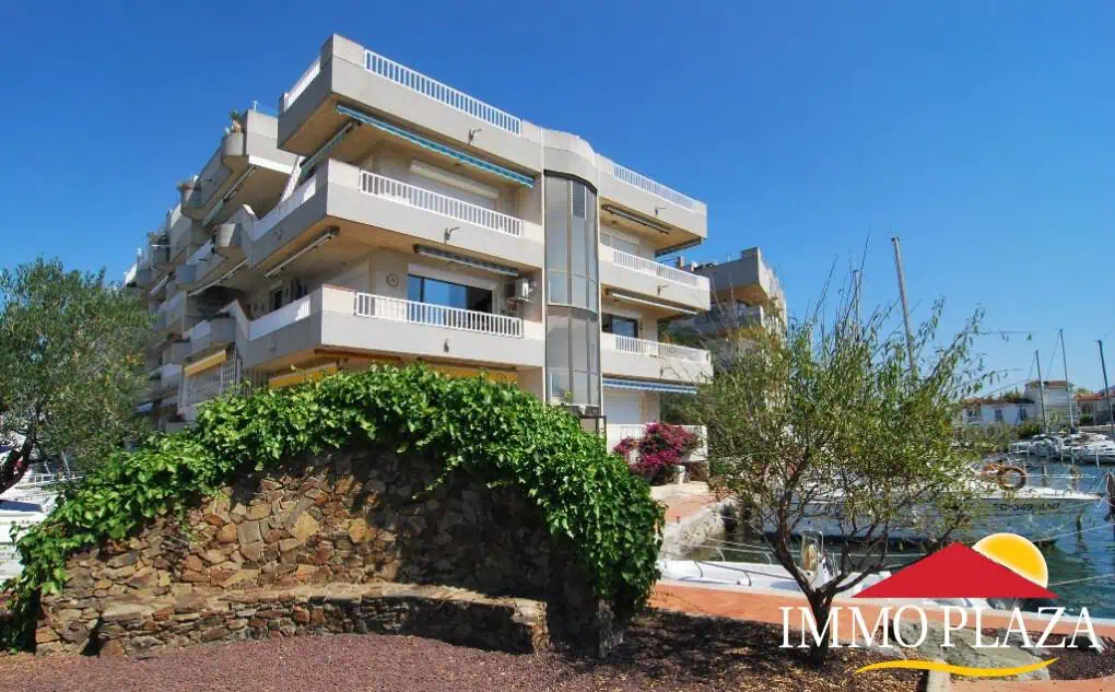 Atique-duplex with sea vieuws, overlooking the canals of the Marina Empuriabrava and the Bay of Rosas – Costa Brava – photo 3