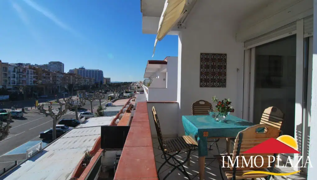 RESERVED: Flat of 79 m2 renovated in 2002 with terrace in the center of Empuriabrava – Costa Brava. – photo 2