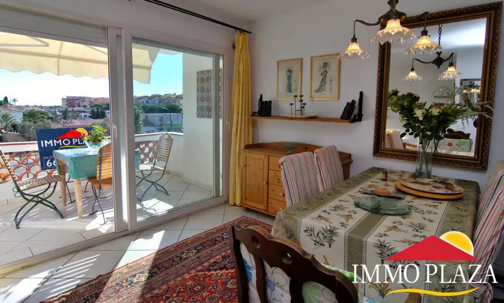 RESERVED: Flat of 79 m2 renovated in 2002 with terrace in the center of Empuriabrava – Costa Brava. – photo 3