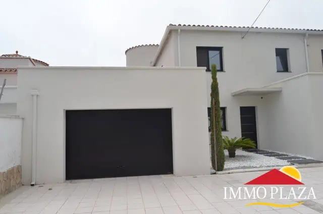 Exclusive villa on the canal with 4 bedrooms, independent studio, mooring of 12,5m – Empuriabrava – Costa Brava – photo 6