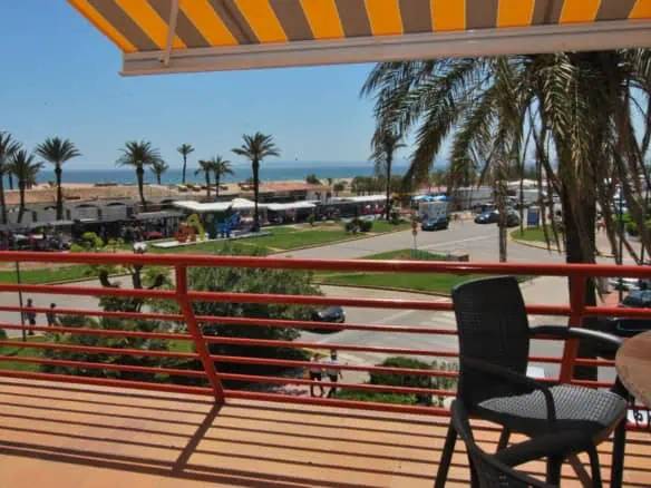 RESERVED: Apartment in 1st line of sea with a large terrace overlooking the sea with storage, in the center of Empuriabrava – Costa Brava