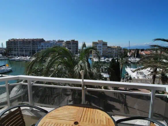 Nice apartment with canal views and private parking space – Empuriabrava – Costa Brava – Spain