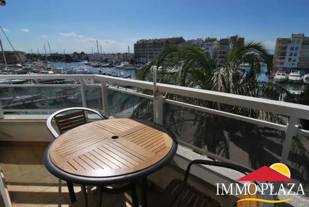Nice apartment with canal views and private parking space – Empuriabrava – Costa Brava – Spain – photo 3