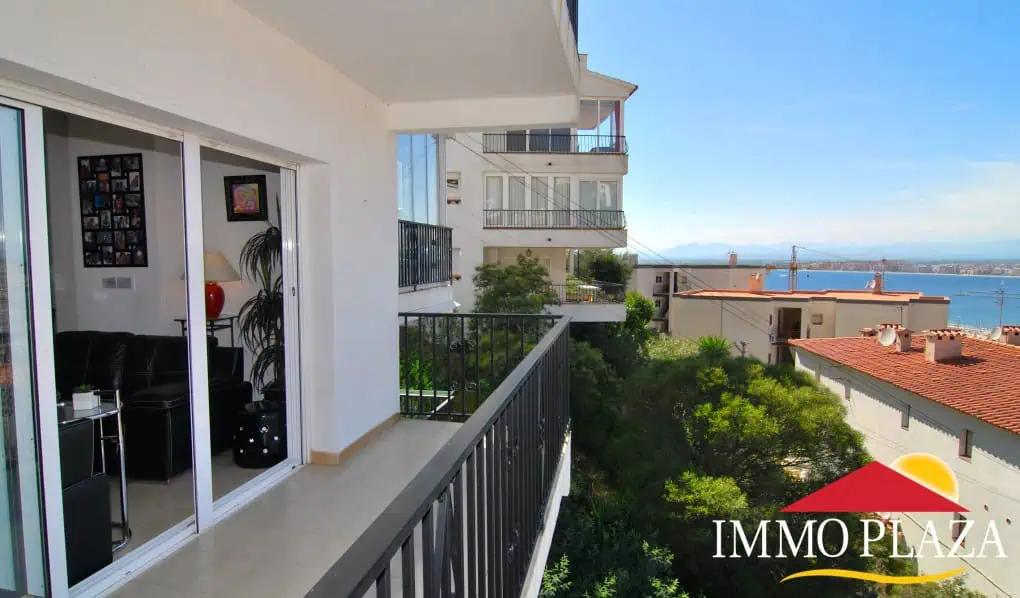 Beautiful apartment with sea views, private parking and storage room near thé beach in Roses – Spain – photo 3
