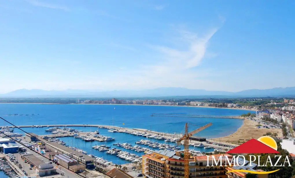 Beautiful apartment with sea views, private parking and storage room near thé beach in Roses – Spain – photo 2