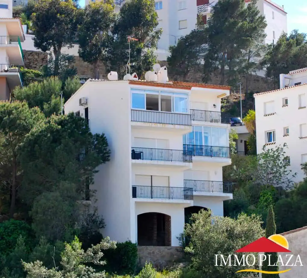 27042015101442_5904_IPA57 Beautiful apartment with sea views, private parking and storage room near thé beach in Roses – Spain – photo 5