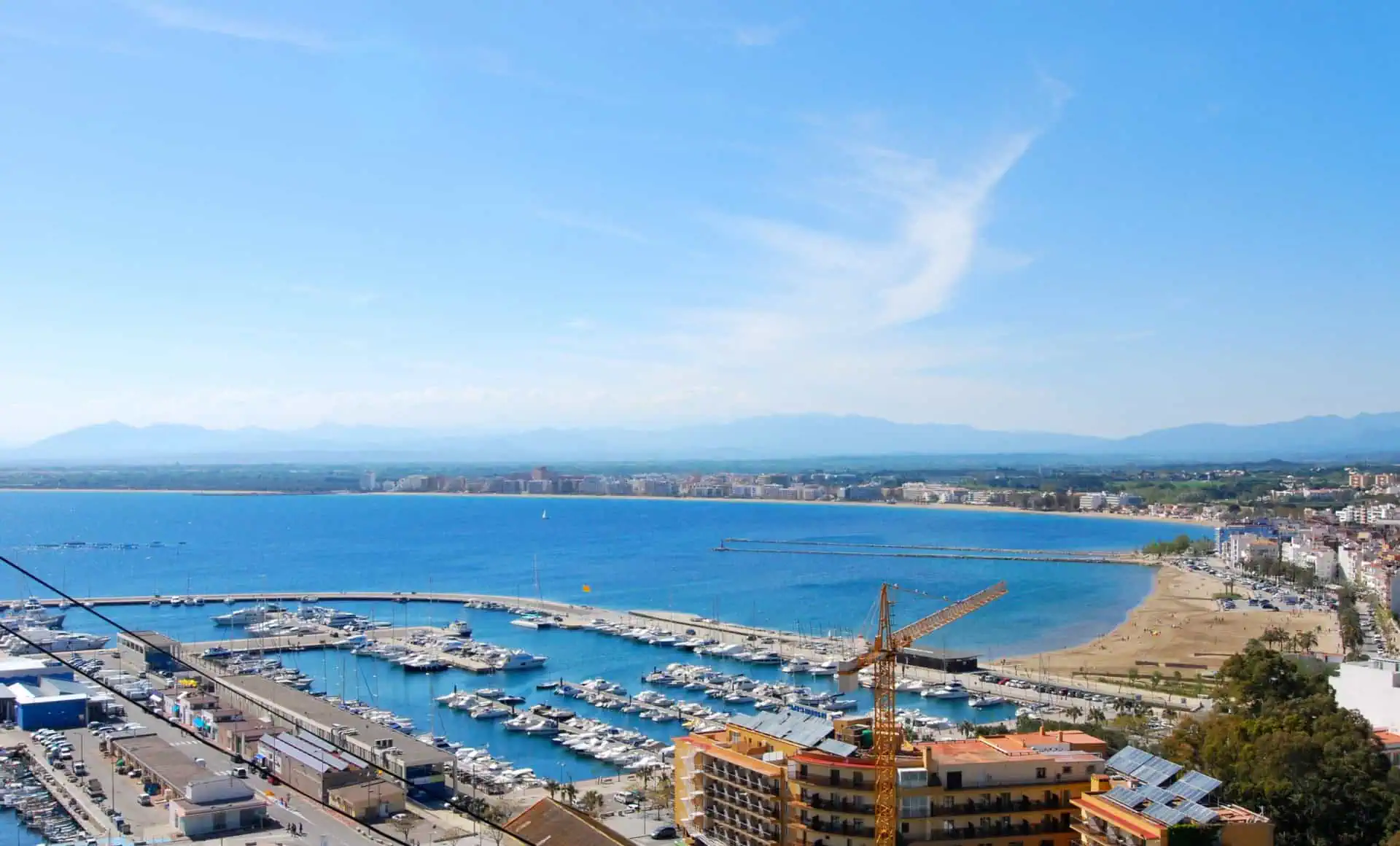 27042015102422_113 Beautiful apartment with sea views, private parking and storage room near thé beach in Roses – Spain
