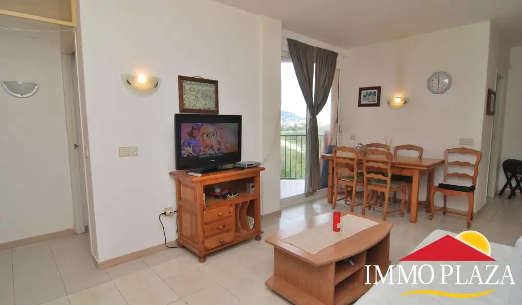 Penthouse with 2 bedrooms, a community pool and a lovely view of the mountains in Santa Margarida – Costa Brava North – photo 3