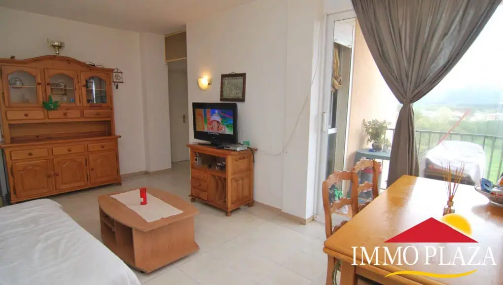 Penthouse with 2 bedrooms, a community pool and a lovely view of the mountains in Santa Margarida – Costa Brava North – photo 4