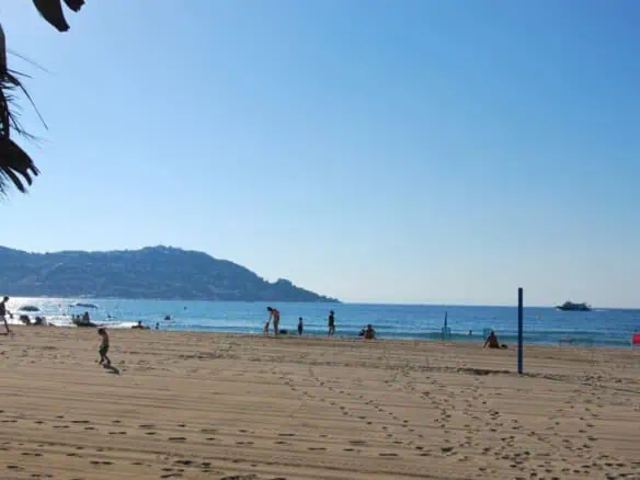 Spacious apartment near the beach of Santa Margarita – Rosas (150 meters) with private parking