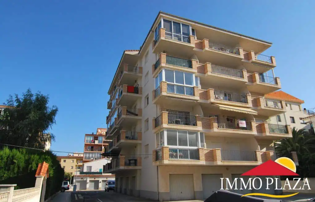 Spacious apartment near the beach of Santa Margarita – Rosas (150 meters) with private parking – photo 2
