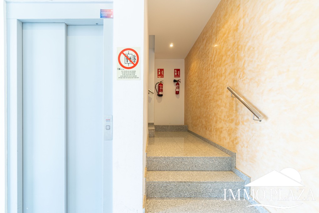 Modern residential apartment, 1 bedroom, large 35m2 south-facing terrace, next to a port and shops! – photo 9