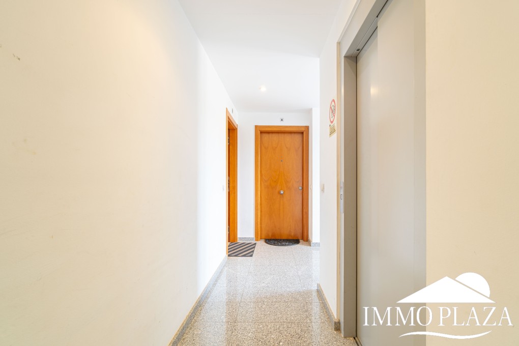 Modern residential apartment, 1 bedroom, large 35m2 south-facing terrace, next to a port and shops! – photo 10
