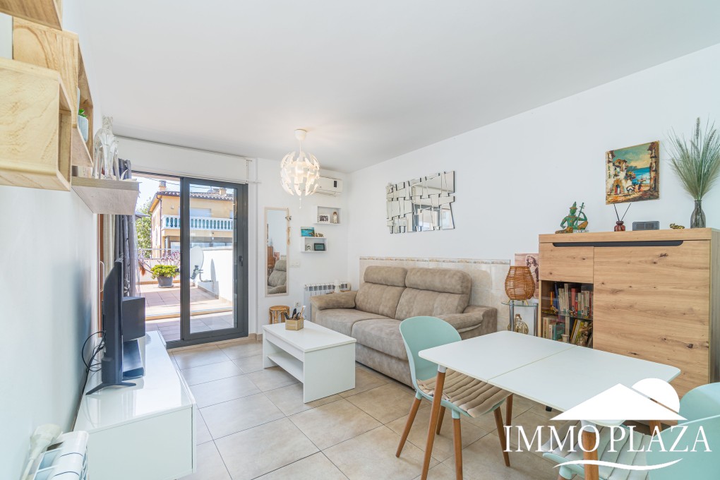 Modern residential apartment, 1 bedroom, large 35m2 south-facing terrace, next to a port and shops! – photo 13