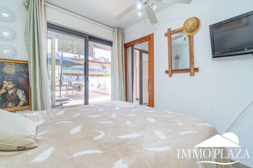 Modern residential apartment, 1 bedroom, large 35m2 south-facing terrace, next to a port and shops! – photo 30
