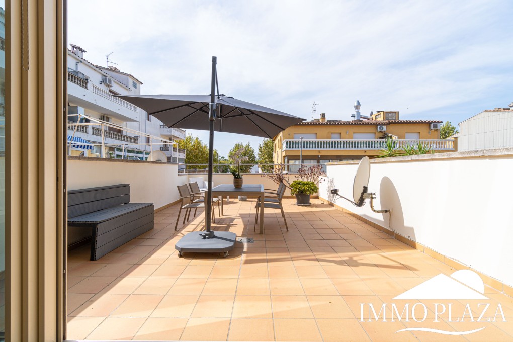 Modern residential apartment, 1 bedroom, large 35m2 south-facing terrace, next to a port and shops! – photo 18