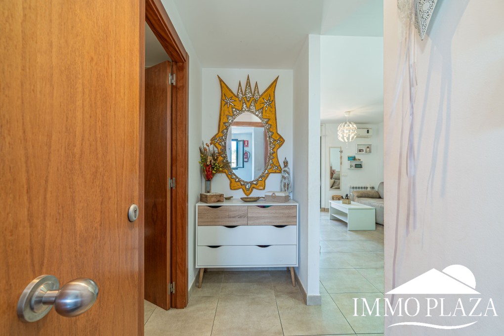 Modern residential apartment, 1 bedroom, large 35m2 south-facing terrace, next to a port and shops! – photo 11
