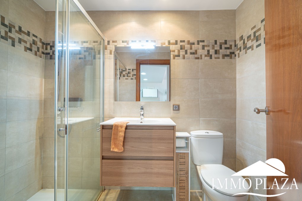 Modern residential apartment, 1 bedroom, large 35m2 south-facing terrace, next to a port and shops! – photo 34