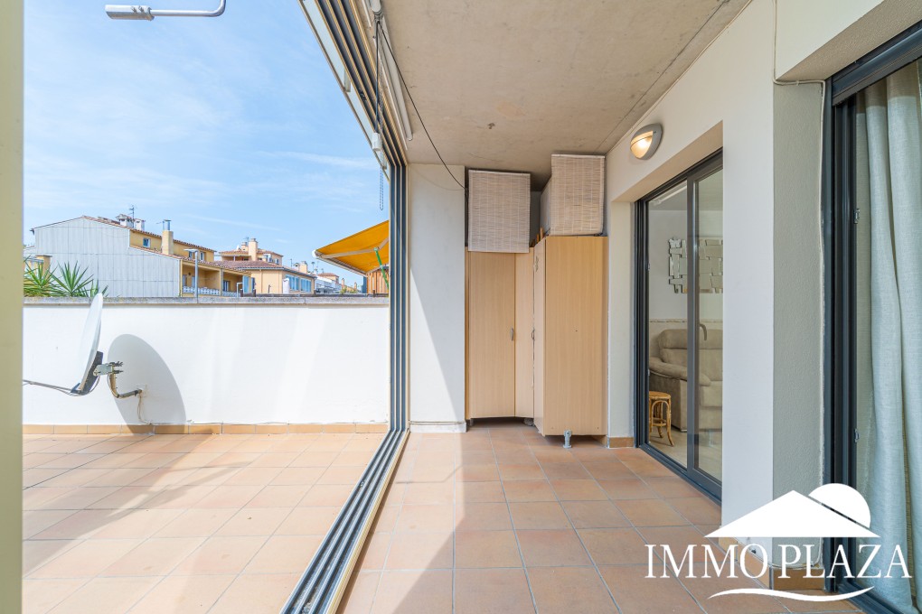 Modern residential apartment, 1 bedroom, large 35m2 south-facing terrace, next to a port and shops! – photo 16